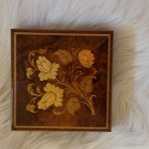 Beautiful wooden musical 🎼 box